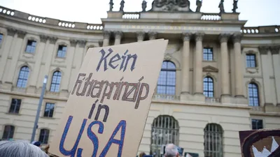 Kundgebung am Bebelplatz: "No Kings"-Demo in Berlin - Proteste gegen Trump