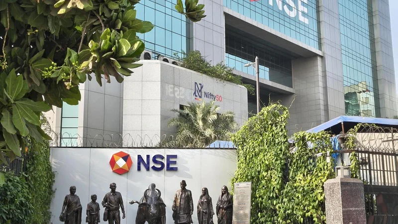 Stock markets extend losses to fourth day on surging crude oil prices