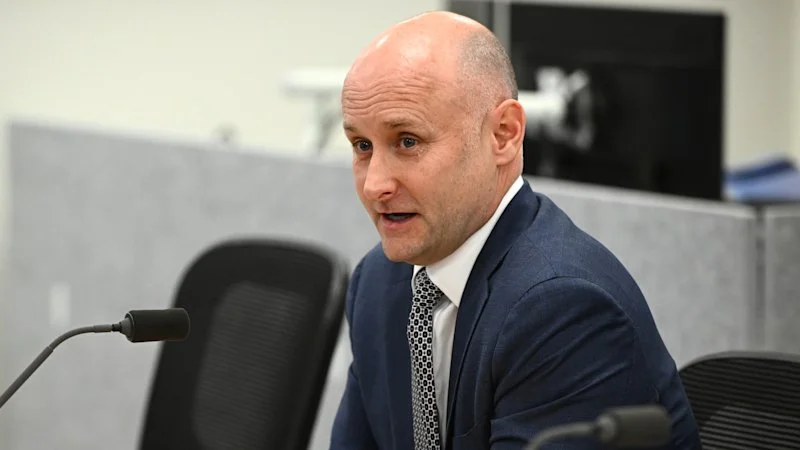 Carroll does a Dan with new top bureaucrat