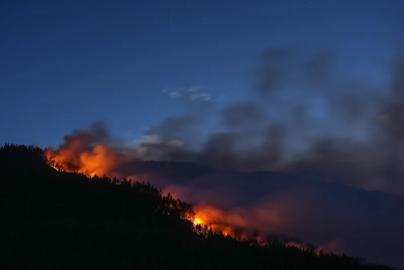 Some residents defy B.C. wildfire evacuation orders, clashing with fire crews