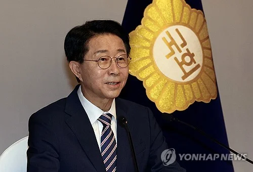 (LEAD) Assembly speaker reaffirms commitment to swiftly push for constitutional revision