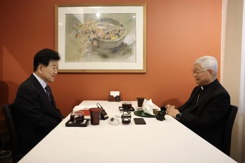 Unification minister, Cardinal You share hope of reviving inter-Korean exchanges