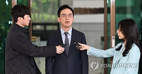 Top prosecutor offers to resign after passage of bill on stripping prosecution of investigative powers