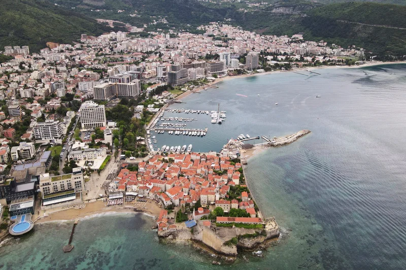 Montenegro extends visa-free entry for Turkish citizens