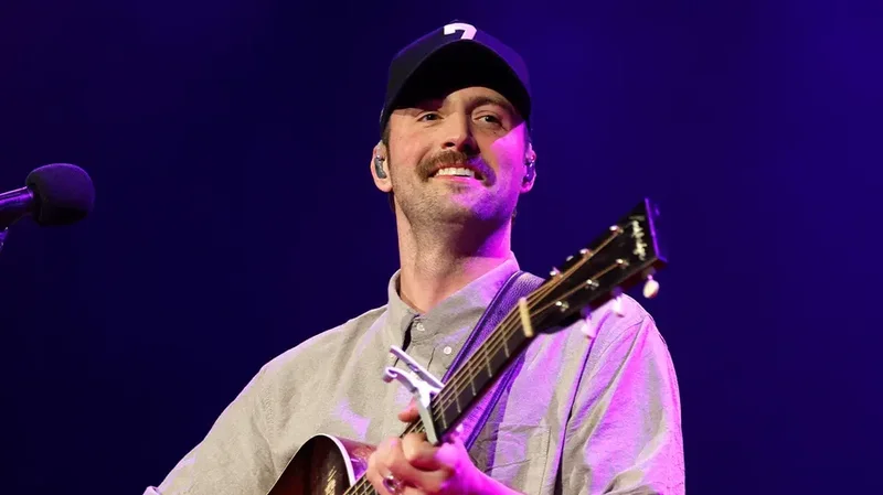 Country singer Ruston Kelly commits to sobriety after relapsing on drugs following freak golf cart crash