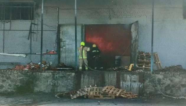 Russians strike Nova Post office in Vinnytsia region; five people injured