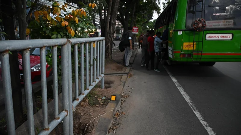 NHAI begins relocating ‘unscientifically located’ bus stops on Edappally-Aroor bypass
