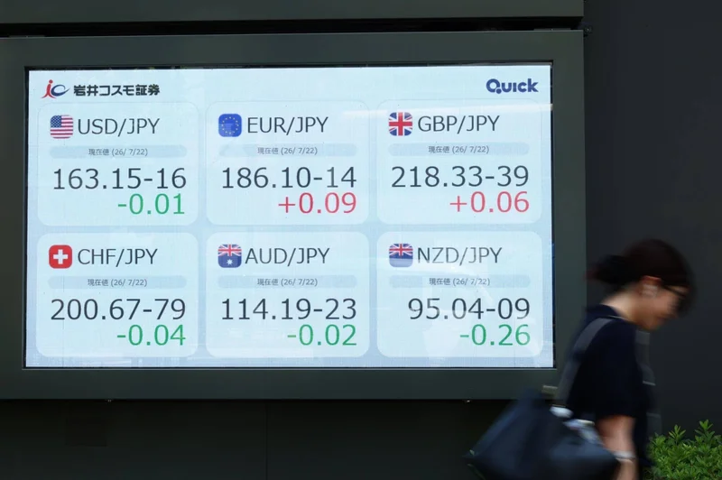 Yen strengthens on possible intervention