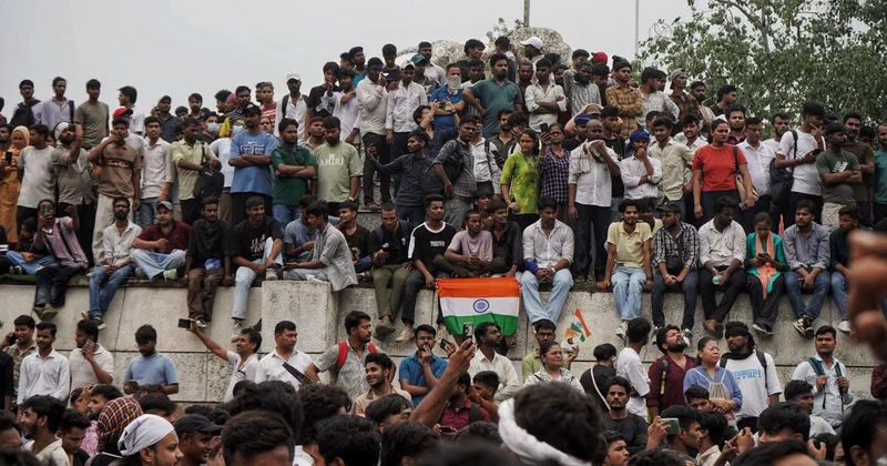 Rush Hour: Delhi to drop protest FIRs, bill criminalising insults to Vande Mataram passed & more