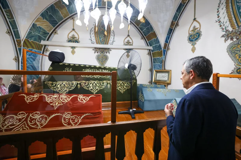 Türkiye's YP gets going while Özel tests waters with ablution