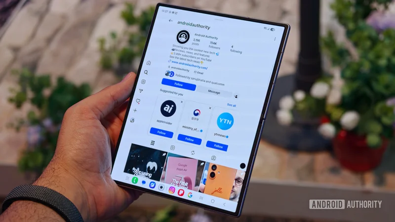 Samsung’s latest foldables are having a benchmark controversy, right out of the gate