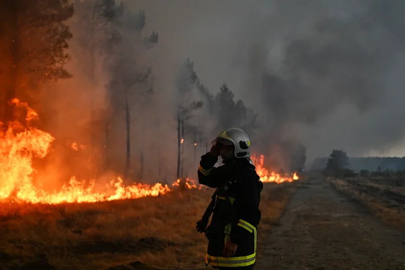 Europe wildfires latest: France warns ‘intense’ heatwave will peak today as thousands more evacuated near Bordeaux
