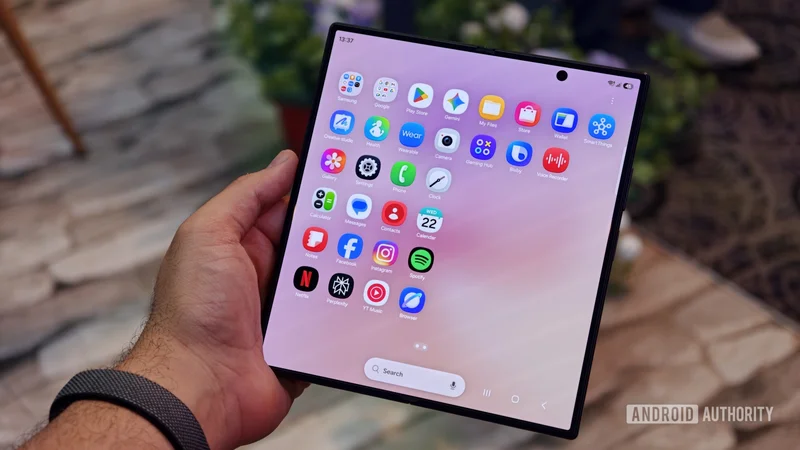 Here’s how Samsung’s ‘creaseless’ screens hold up after breaking them in for a week