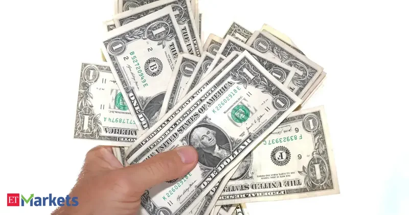 Dollar pulls back as US-Iran attacks pause, oil drops