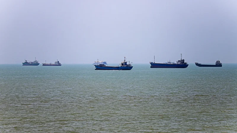 Kpler: Only six vessels cross Hormuz as traffic remains mixed