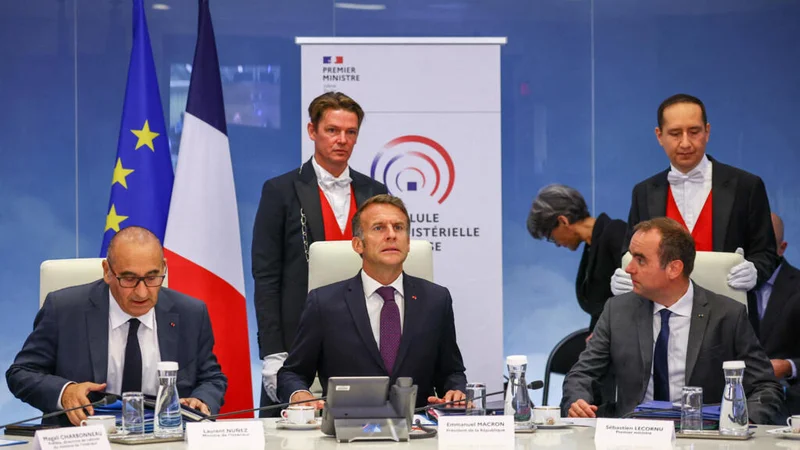 Macron rallies government response as wildfires ravage south-west France