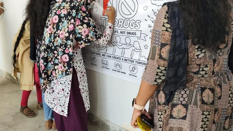 Art against drugs in city colleges