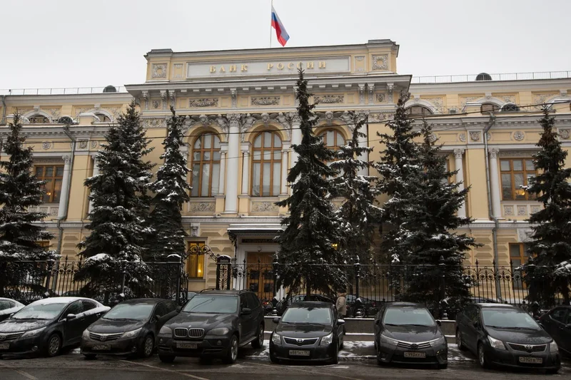 Russia's central bank gingerly cuts rates, caught between business complaints and inflation
