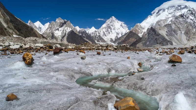 10 missing after avalanche hits Broad Peak expedition in Pakistan