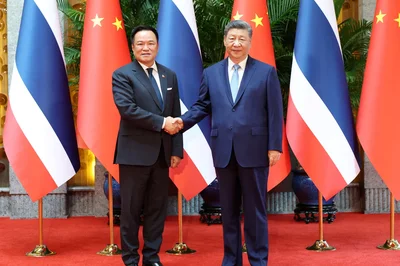 Thai leader serenades Chinese PM in latest bizarre example of ‘musical diplomacy’