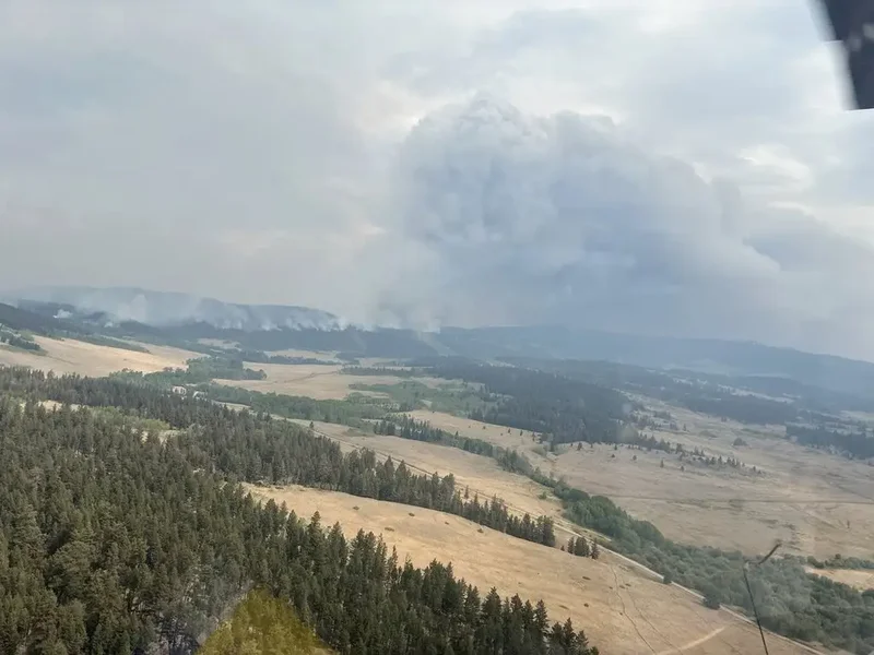 Wildfires near Clinton, B.C. merge, stretching nearly 670 square kilometres