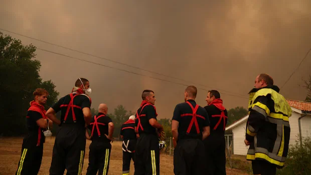 France wildfires creep toward wine city of Bordeaux