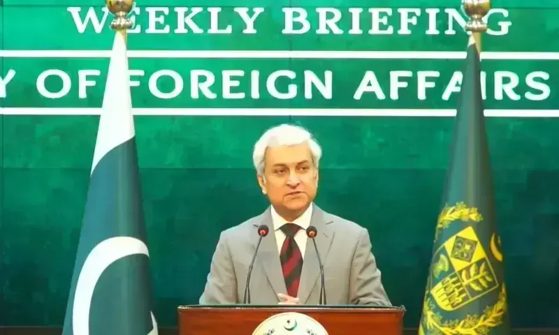 Pakistan warns Houthi rebels to steer clear of its ships
