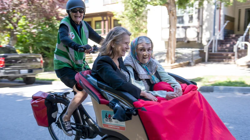 The volunteer bike rides helping seniors beat isolation