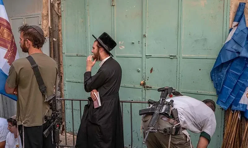Israeli far-right minister leads hundreds to Al-Aqsa Mosque on Jewish mourning day