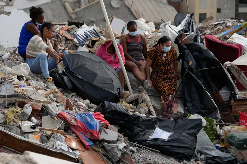 Families still searching for loved ones a month after Venezuela earthquakes, in photos