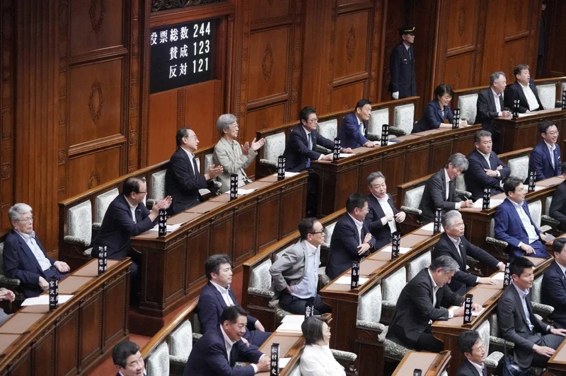 Japan passes secondary capital bill after showdown at parliament