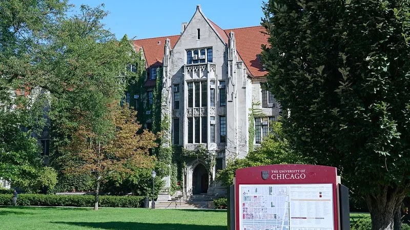 Two found shot to death inside car on University of Chicago campus: report