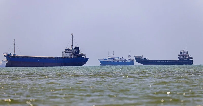 Oil falls 9.5% in steepest drop in months as Iran, US pause attacks