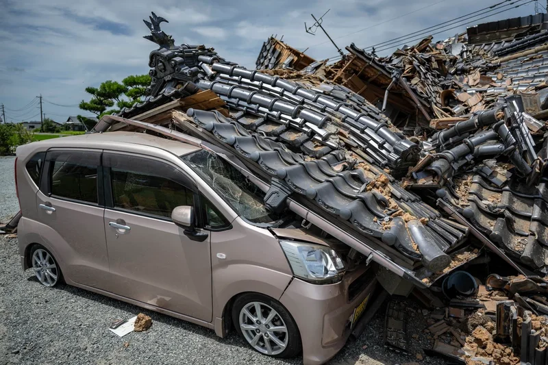 Japan earthquake death toll rises to 28 as another body pulled from collapsed mall