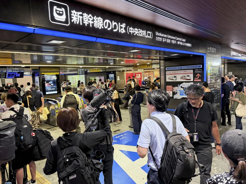 Major quake in southern Japan knocks out power, disrupts transport