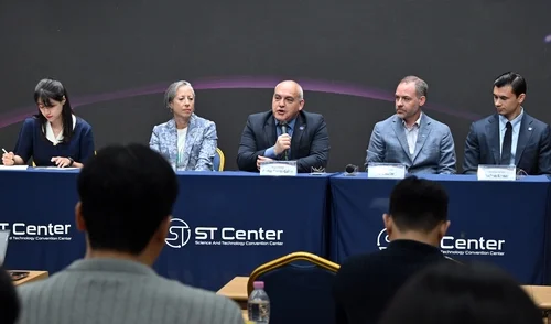 (LEAD) S. Korea has capabilities to back Moon Base program: NASA executive