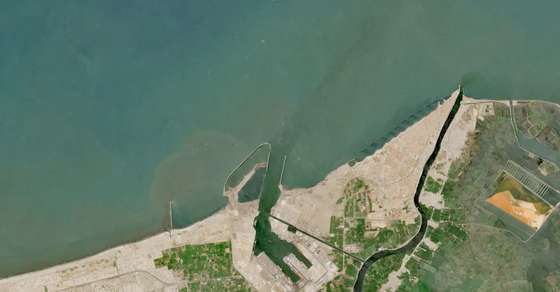 Analysis-Drone strike in Egypt sparks security concerns about Suez oil exports
