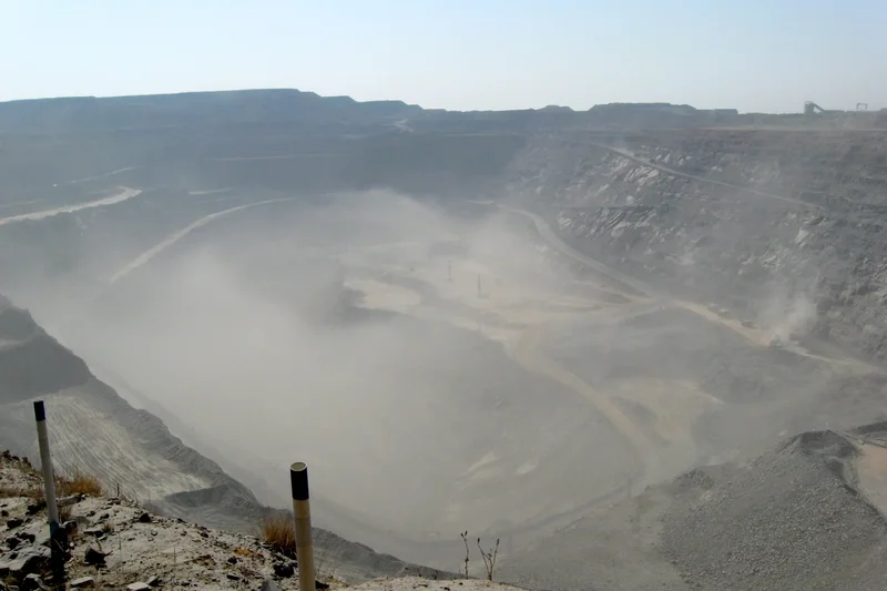 De Beers Sale Nears at US$1 Billion, Under a Tenth of 2011