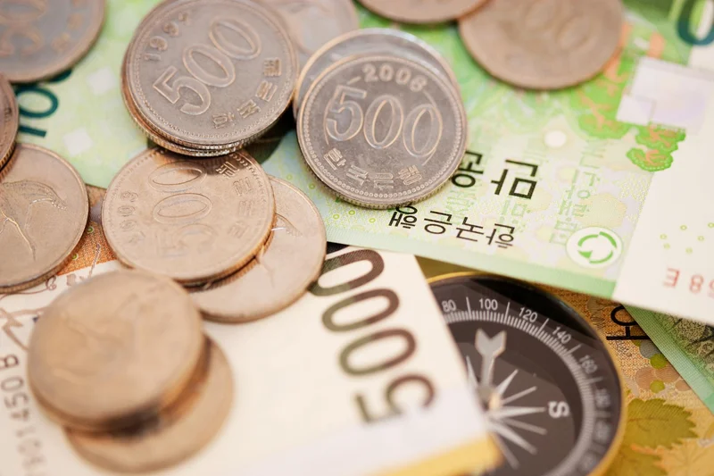 Banks struggle with coin-filled vaults in cashless Korea
