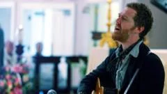 Oscar-winning songwriter Glen Hansard killed in crash