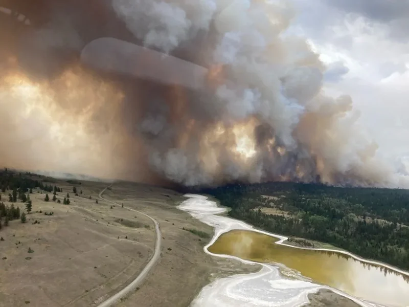 B.C. wildfire fire impacts water, power systems as Clinton residents anxiously await news
