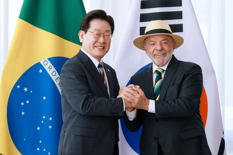 Lee, Lula meet in Brasilia for talks on ways to enhance cooperation between Korea, Brazil