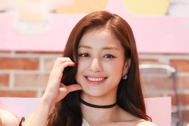 TWICE's Jihyo hints at difficult decision as JYP contract renewal talks continue
