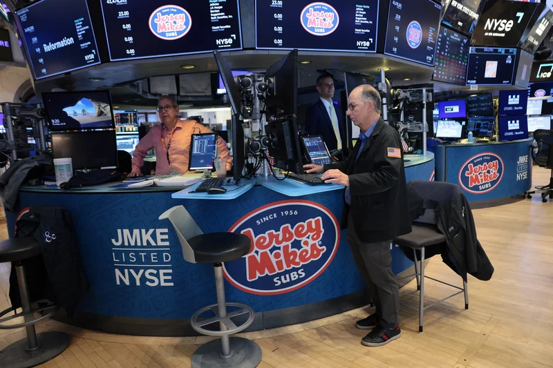 Jersey Mike's is about to go public. One analyst already says the sandwich chain is a buy