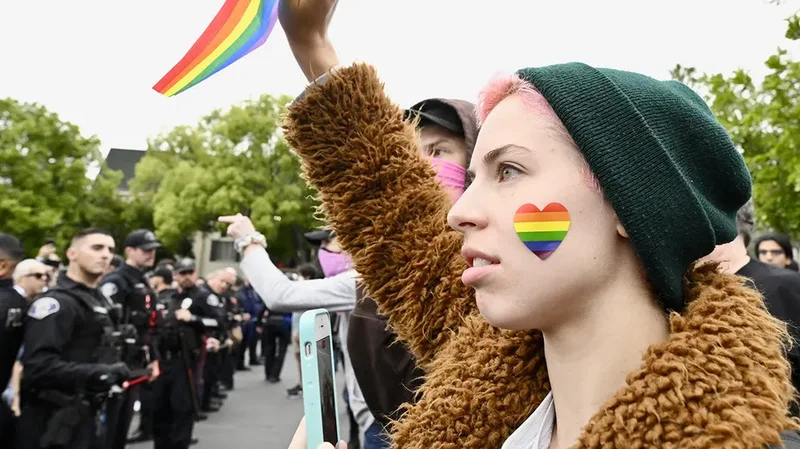 Iowa teachers suspended over viral student-run drag show reach settlement before trial