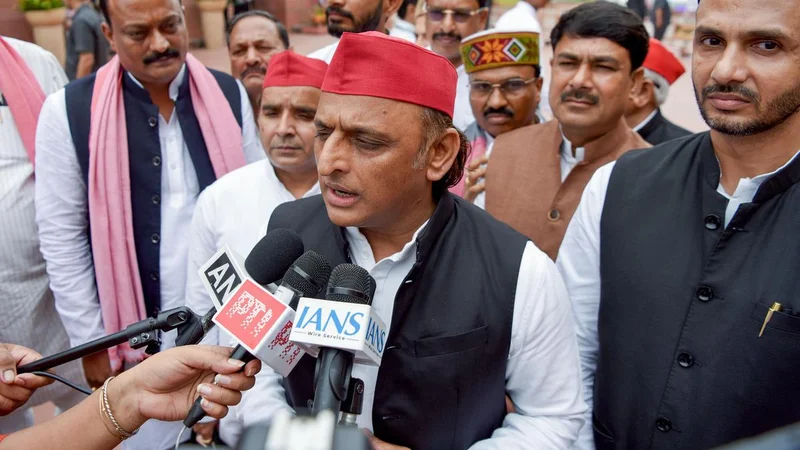 Akhilesh slams Centre’s ‘arrogance’; urges it to admit mistake, talk to protesting students