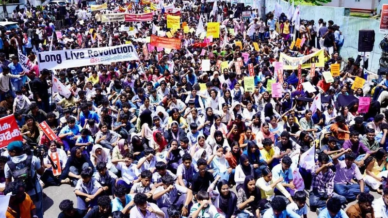 SFI stages Statewide protests in Kerala over NEET-UG exam irregularities