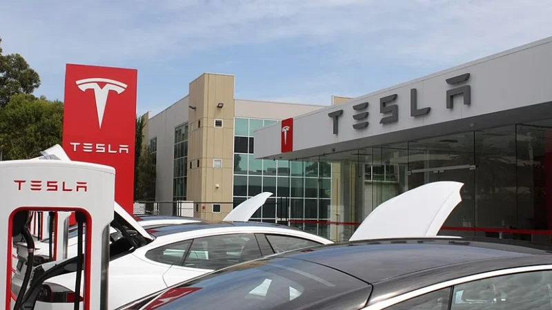 Tesla’s self-driving software is selling faster than ever, and it still needs a human driver