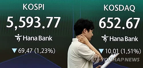 Seoul shares expand gains late Thu. morning on bargain hunting