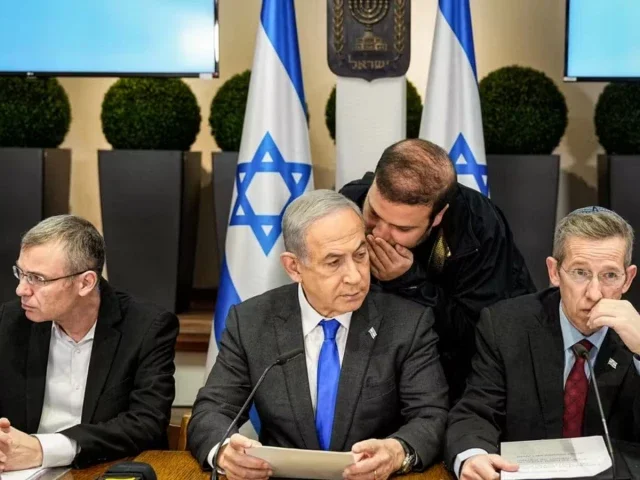 Israeli cabinet approves entry of int'l stabilization force into Gaza